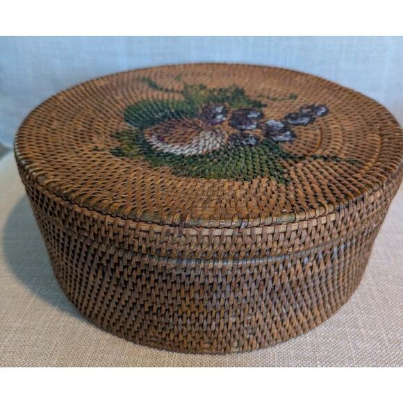 Vintage Woven Wicker Round Sewing Basket with Painted Lid 11.5" Diameter - Picture 2 of 14